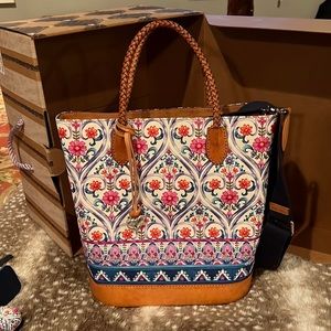 Absolutely gorgeous Brighton Casablanca Jewel retired bag w/detachable strap